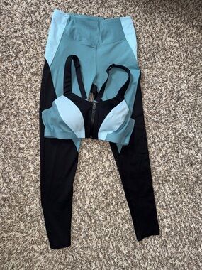 Victoria's Secret Black and Teal Leggings and exercise top small (4)